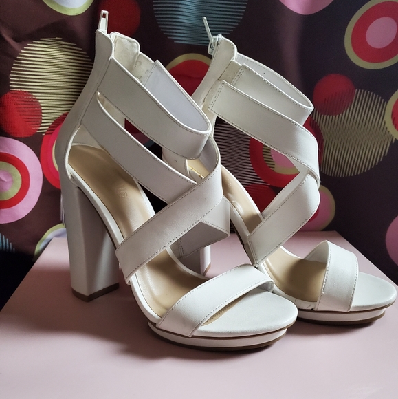 Shoes - Picture 2 of 8